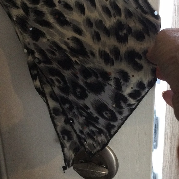 Animal Print Top - Picture 4 of 5